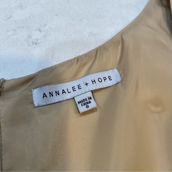Annalee + Hope Satin Sleeveless Floral Hem Fit & Flare Dress Tan Yellow Size 8 - Picture 3 of 5